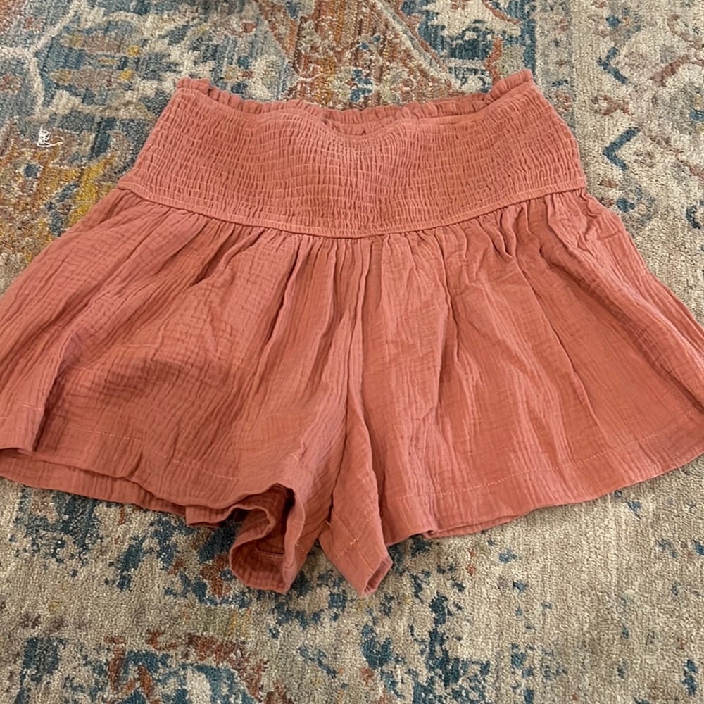 Boutique clay color smocked flounce shorts- medium
